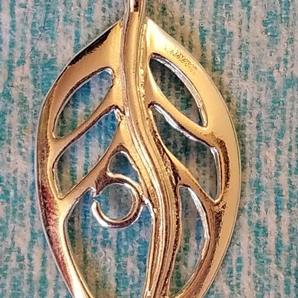 4/$30 NWT Sterling Silver Leaf Charm Pendant - Picture 4 of 8